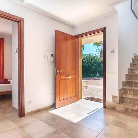 Schoenes Mit Pool Fuer 8 Personen Vakantiehuis Sa Pobla