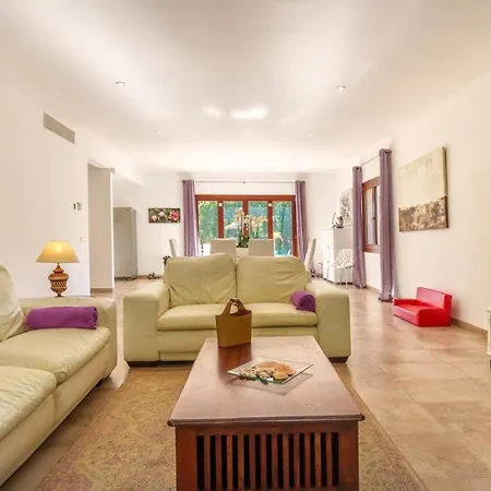 Schoenes Mit Pool Fuer 8 Personen Sa Pobla